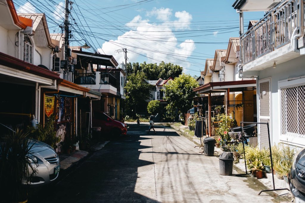 Quiet upscale step-up